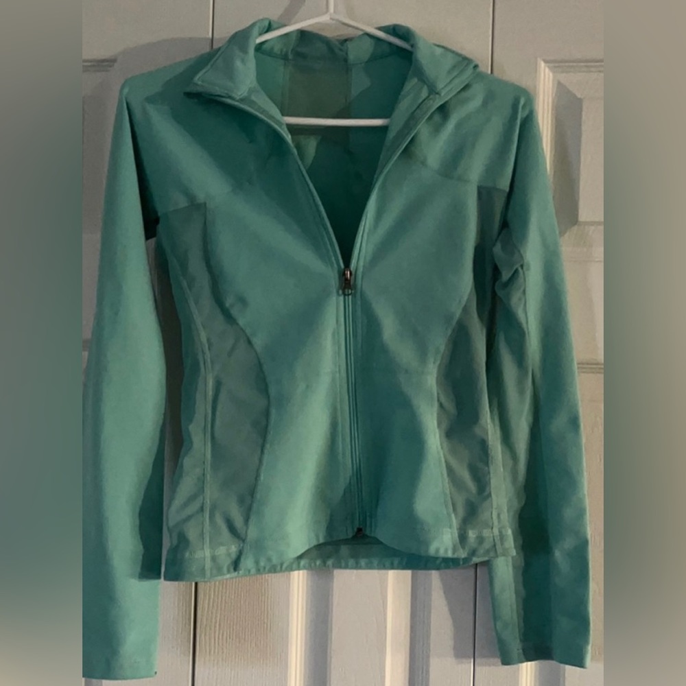 Lululemon Catch Me Air jacket